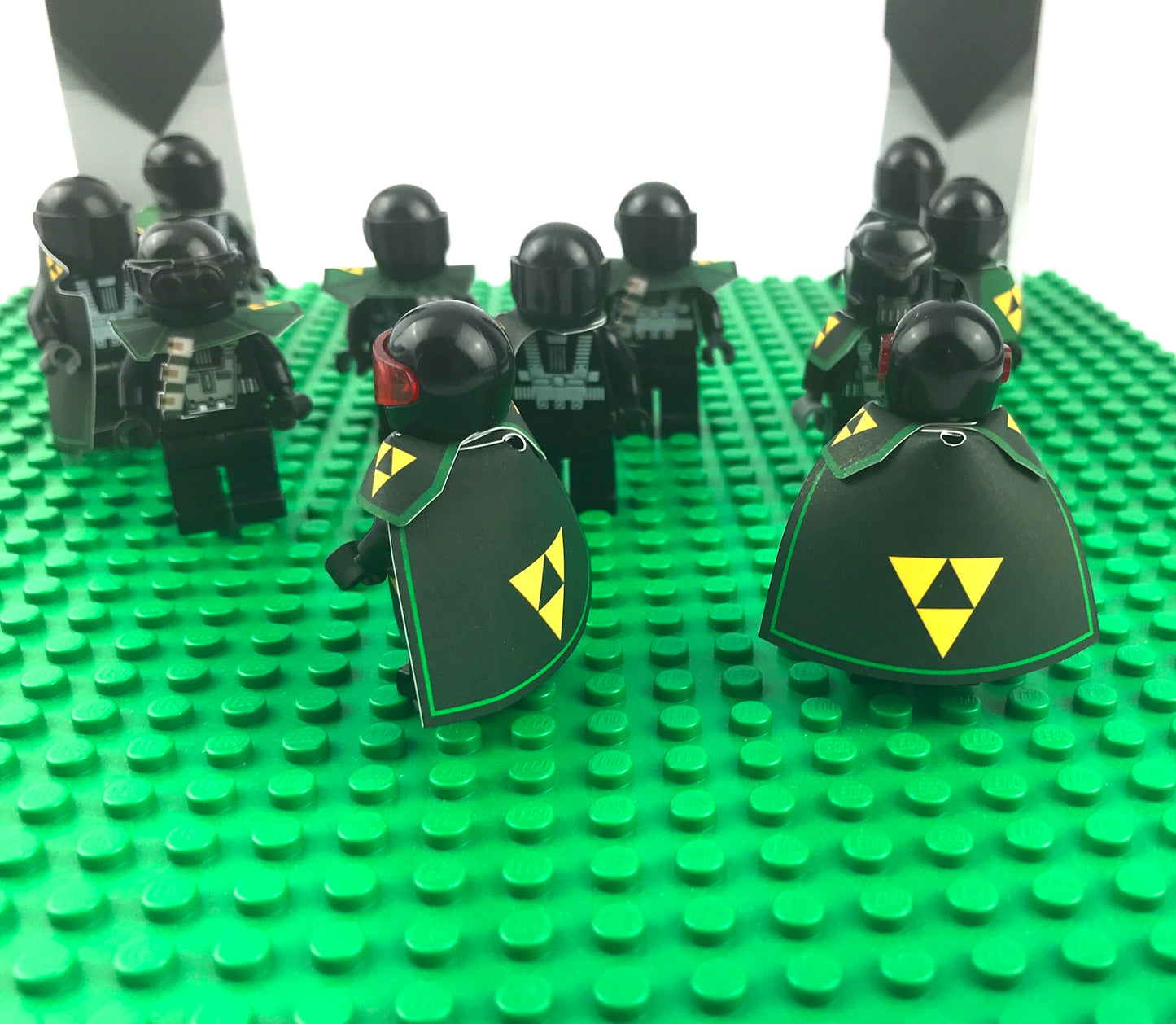 Blacktron & Galaxy Wars Mash-Up: Unique Capes, Pauldrons, Kamas & Banners! (BT-11)