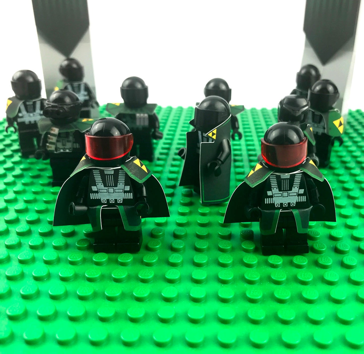 Blacktron & Galaxy Wars Mash-Up: Unique Capes, Pauldrons, Kamas & Banners! (BT-11)